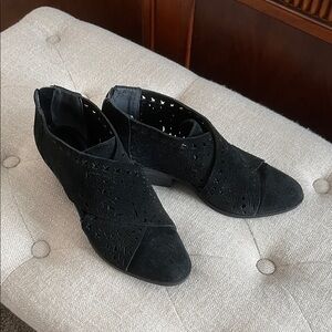 Carlos Santana Black Ankle Booties
